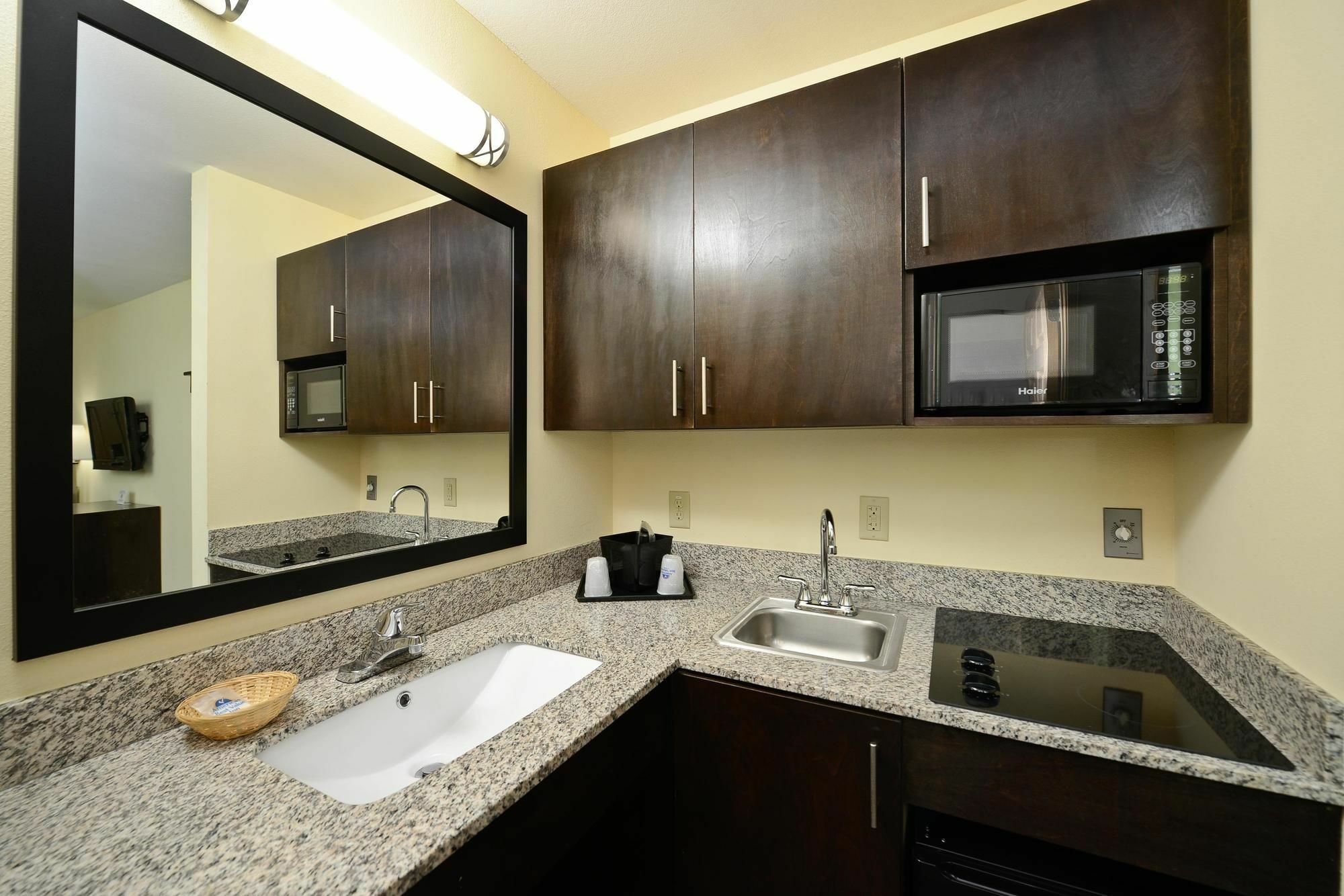 Americas Best Value Inn Lake Charles Interstate 210 Zimmer foto